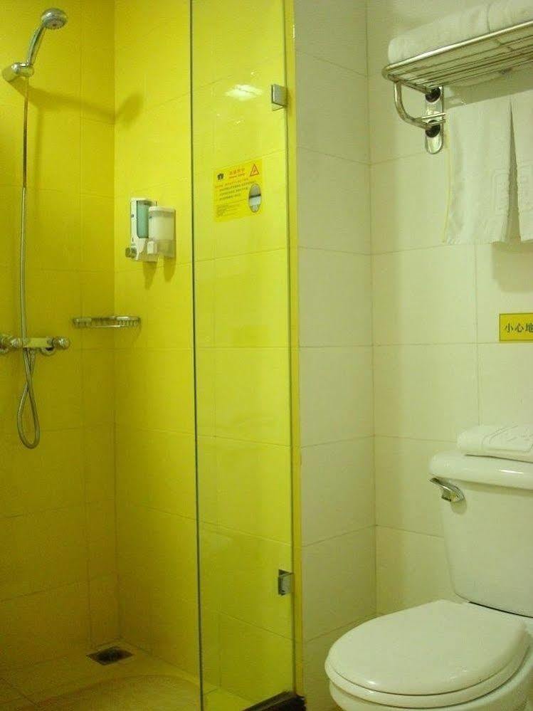 Home Inn Shanghai Century Park Exterior foto